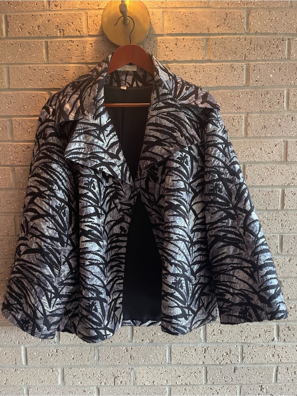 Women's Black & Silver Patterned Open-Front Blazer Jacket
